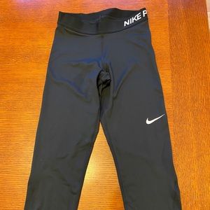 Nike Pro Black Capri tights women’s small